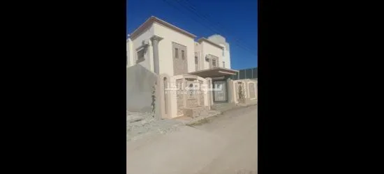 فيلا في أرض عزيزه